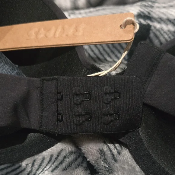 Skims Fits Everybody T-shirt Bra - Picture 5 of 6